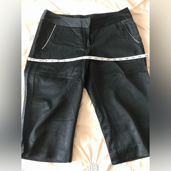 Bebe black & white pinstriped shorts in good condition. Sz 6. - Picture 6 of 14